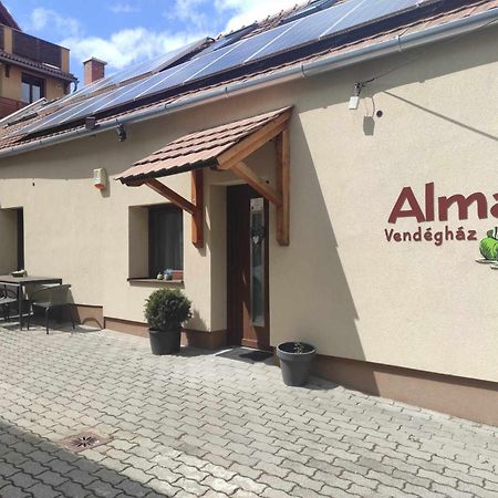 Alma Vendeghaz Hotel Veszprém Exterior foto